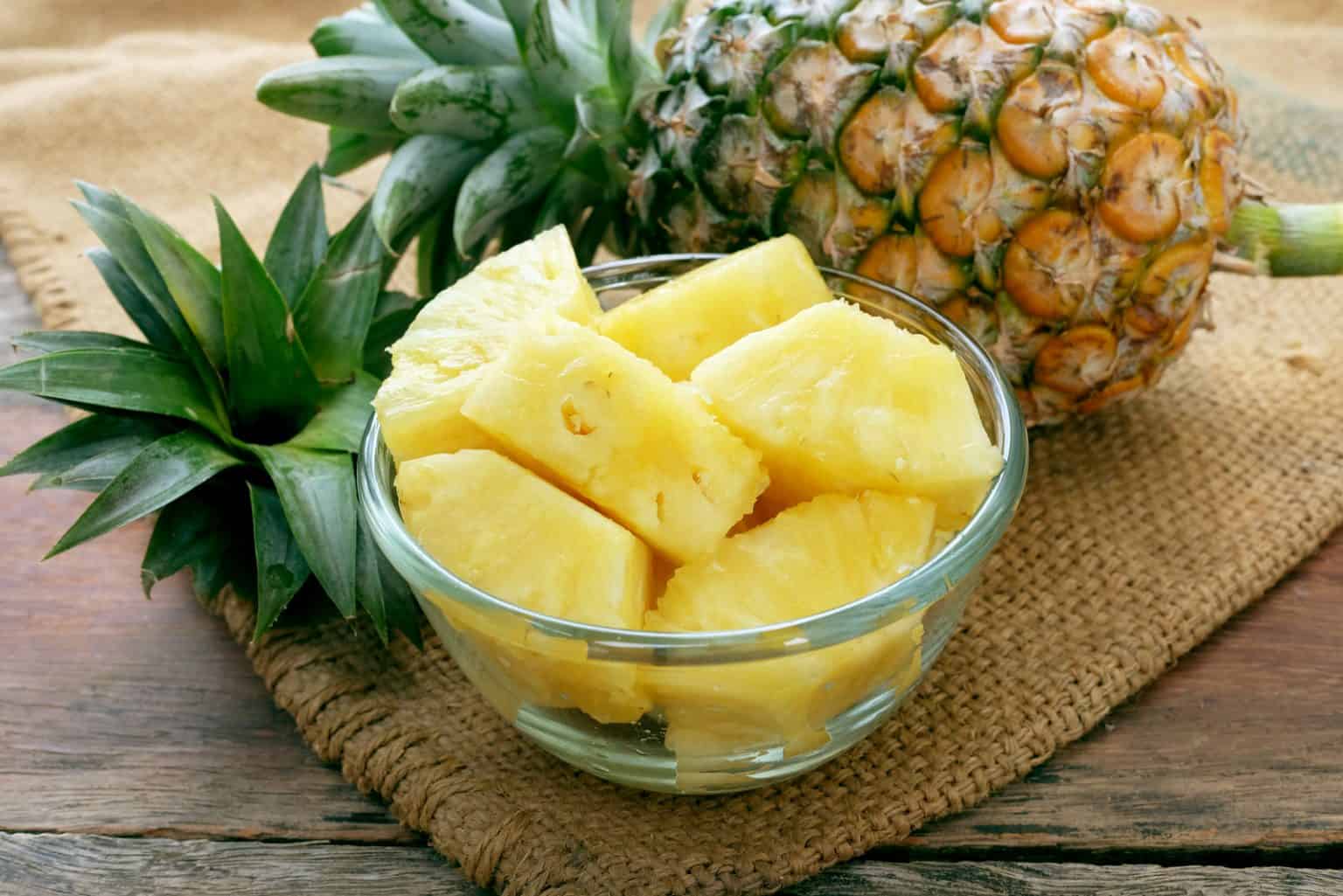 Dürfen Hunde Ananas essen? Das gibt es zu beachten
