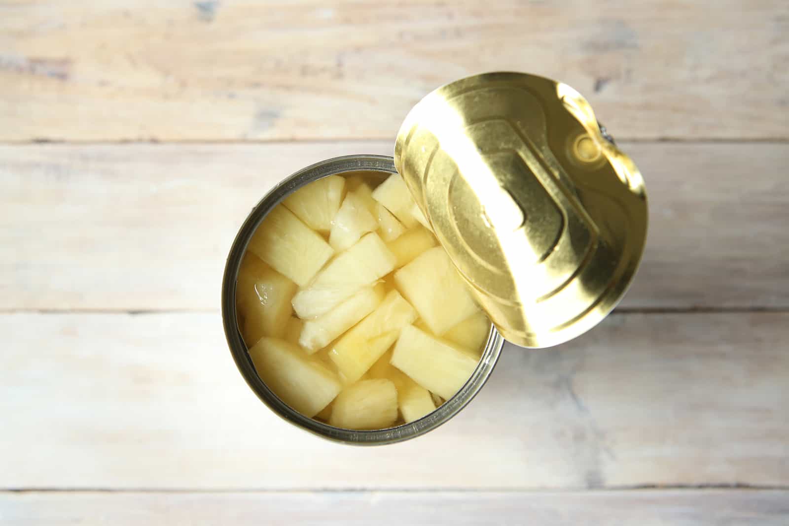Ananasstücke aus der Dose