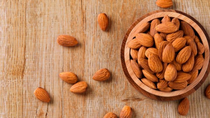 Dürfen Hunde Mandeln essen? Bittermandeln vs. süße Mandeln