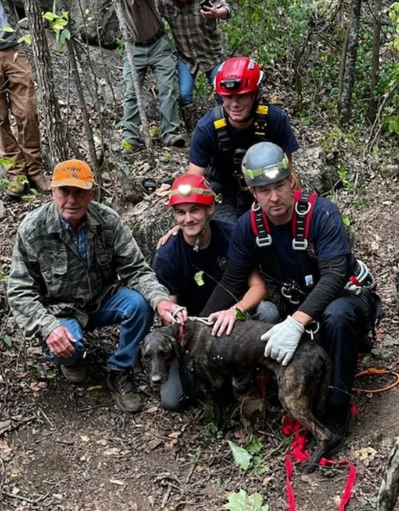 Retter die den Hund aus der Hoehle retteten