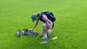 Sportlerin und ein Hund